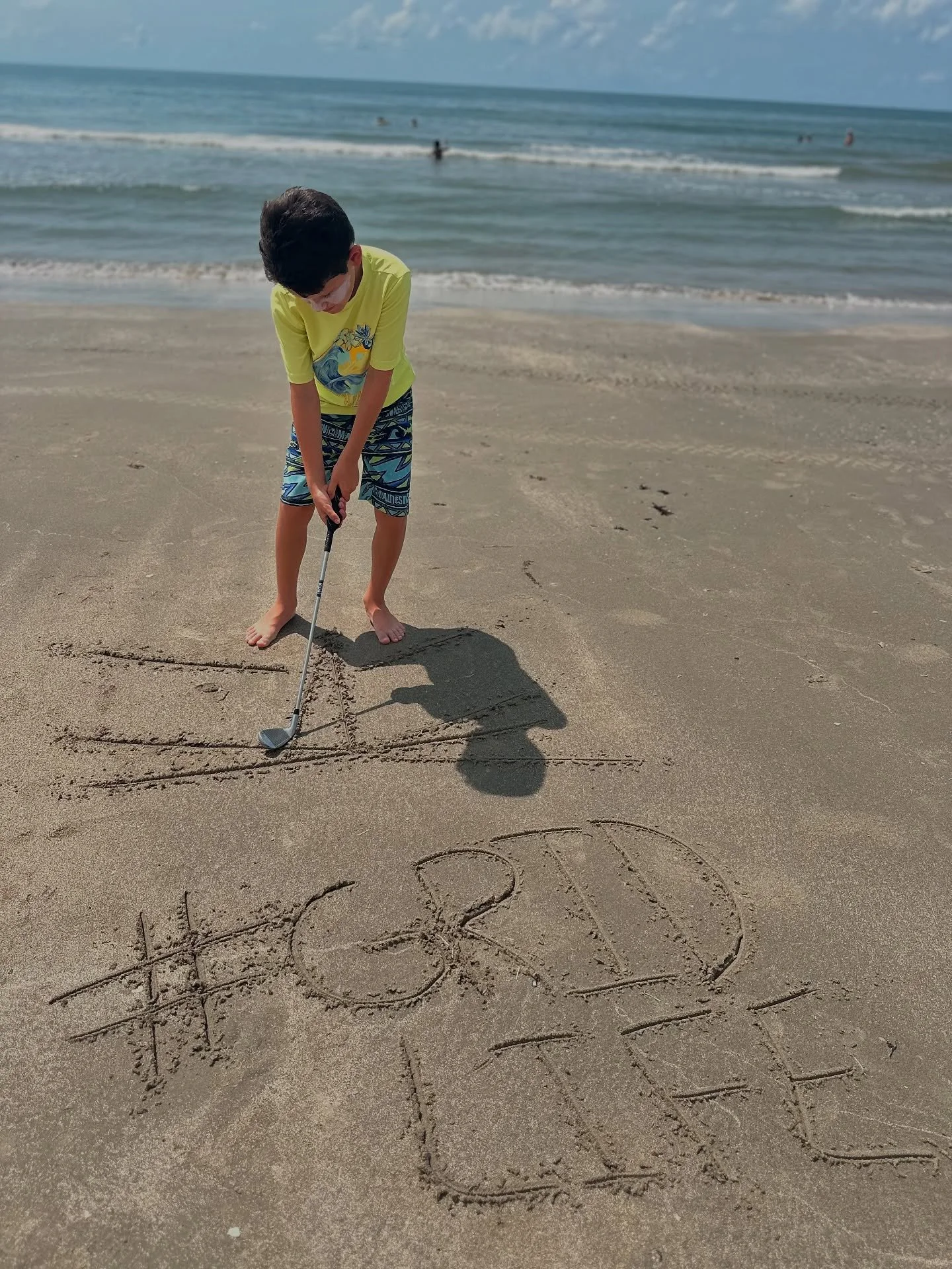 Even on vacation in Galveston&hellip; golf finds a way 🌊⛳

Beach swings, barefoot lies, and a little #GRIDLIFE in the sand with my oldest while staying at @thesanluisresort 

Golf doesn&rsquo;t always have to be on a golf course, sometimes the best 