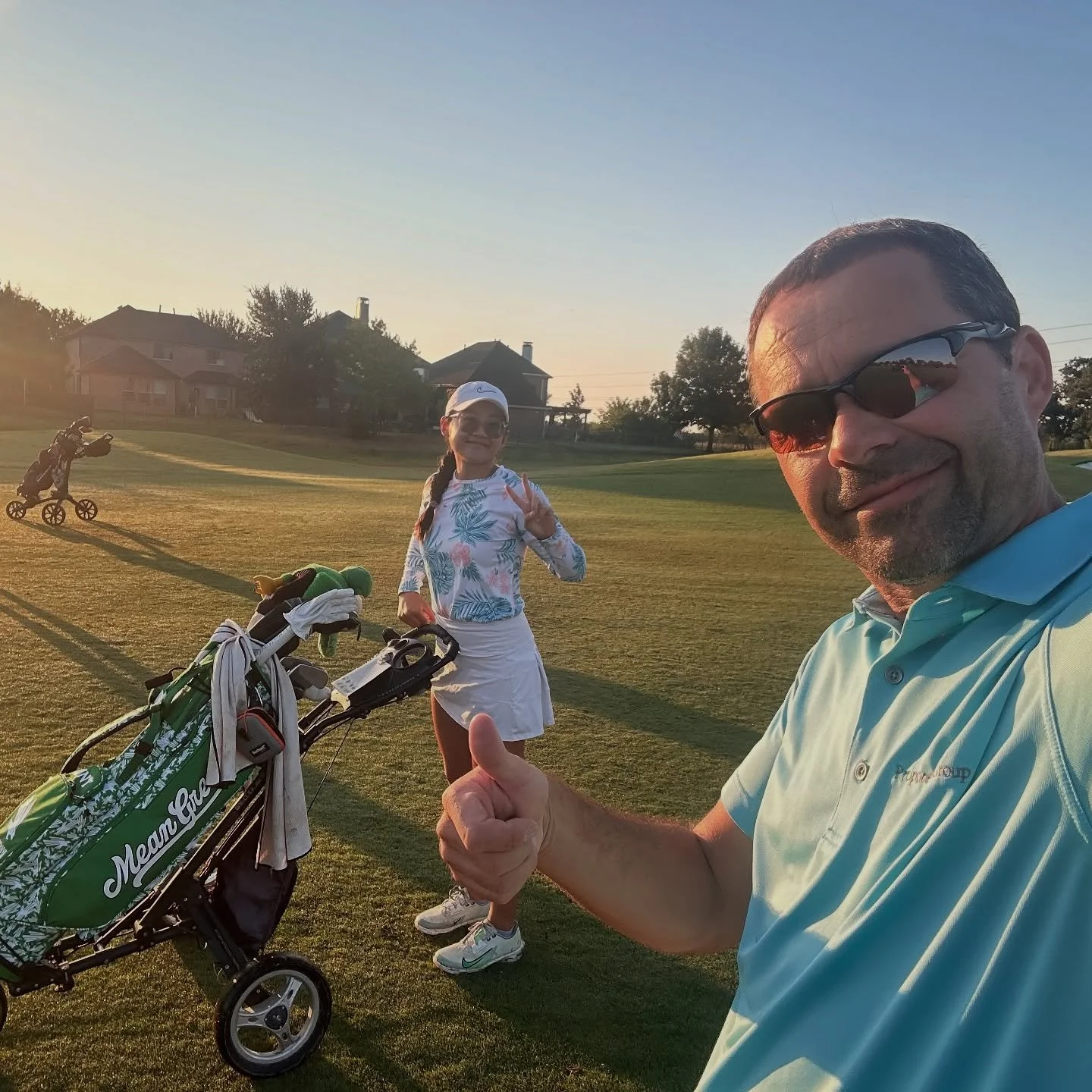 Rise &amp; grind kind of morning with @mali.chant 

Nothing better than starting the day with a little on-course work and a little sweat with one of your students.

How are you getting your golfing grind in today? 👇
