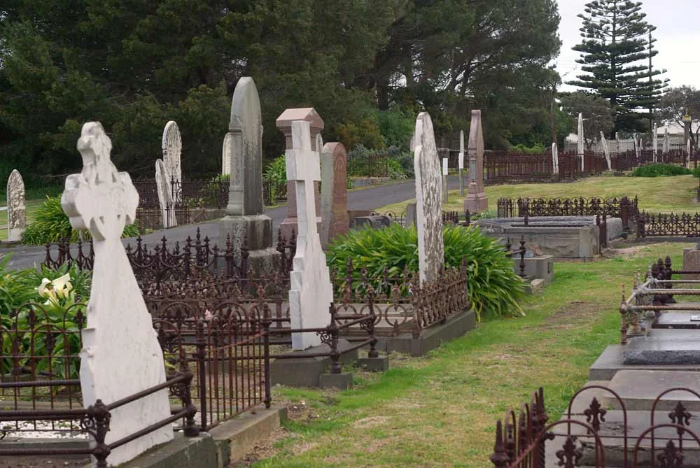 Ghost tours pf cemetary.jpg