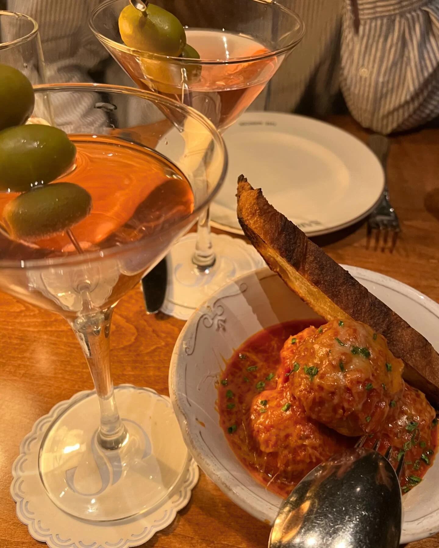 An elevated, exclusive yet inviting spot to take your parents when they come to town. No flash photography though 📸 but like actually it&rsquo;s not allowed&hellip;

📍 @sartianos @ the mercer hotel where mercer kitchen used to be!

Order Up:
&bull;