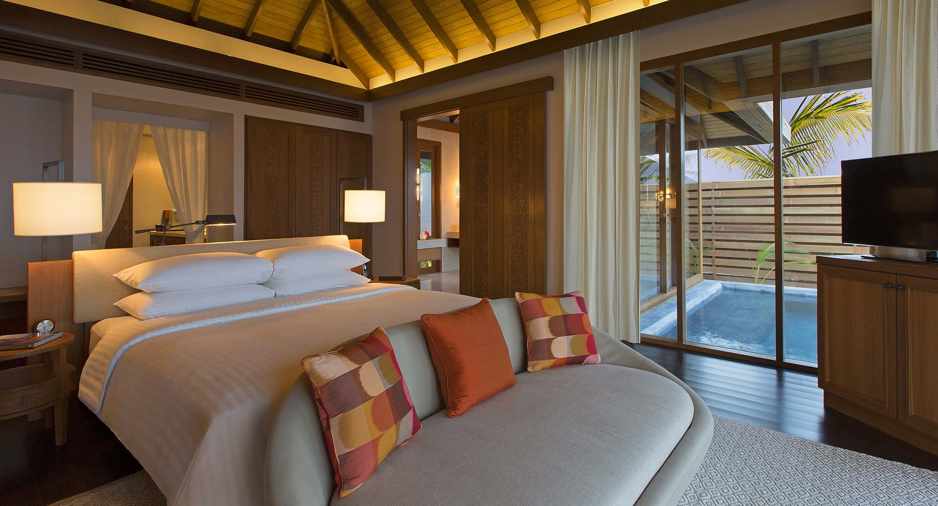 anantara_veli_maldives_ocean_pool_bungalow_bed_pool_view_1920x1037.jpg