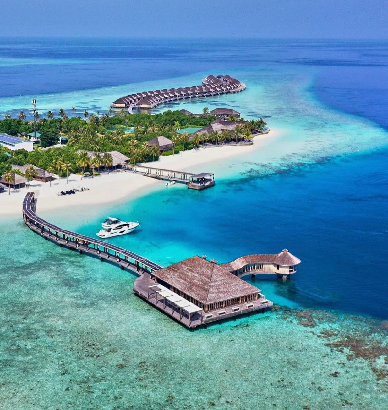 Set on an enchanting private island in the pristine Lhaviyani Atoll in the Maldives, @hurawalhi Island Resort is a perfect match of serenity and excitement, comfort and adventure; it stirs up your every atom with an intricate blend of intimacy and th