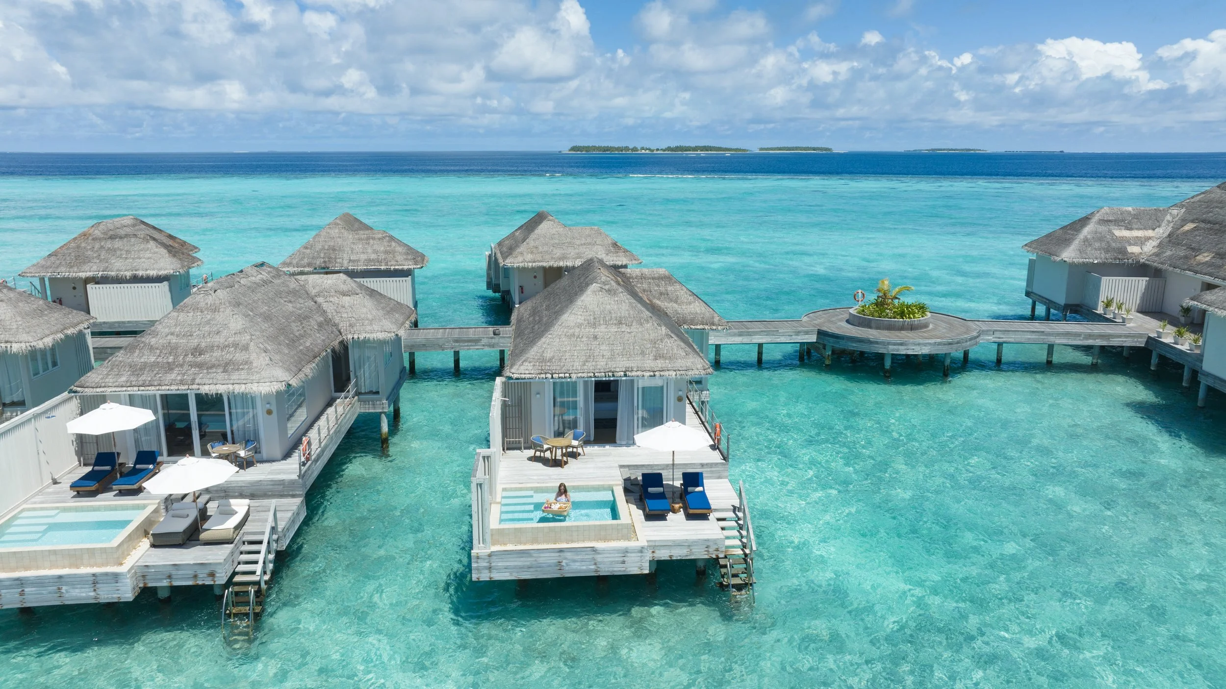 Aereal_water_villa_baglioni_maldives.jpg