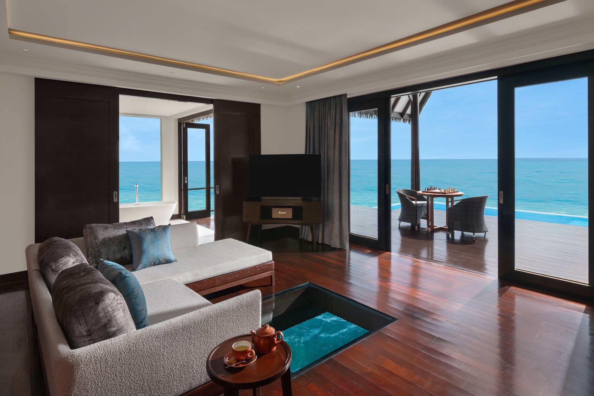 OCEAN SUITE - LIVING ROOM copy.jpg