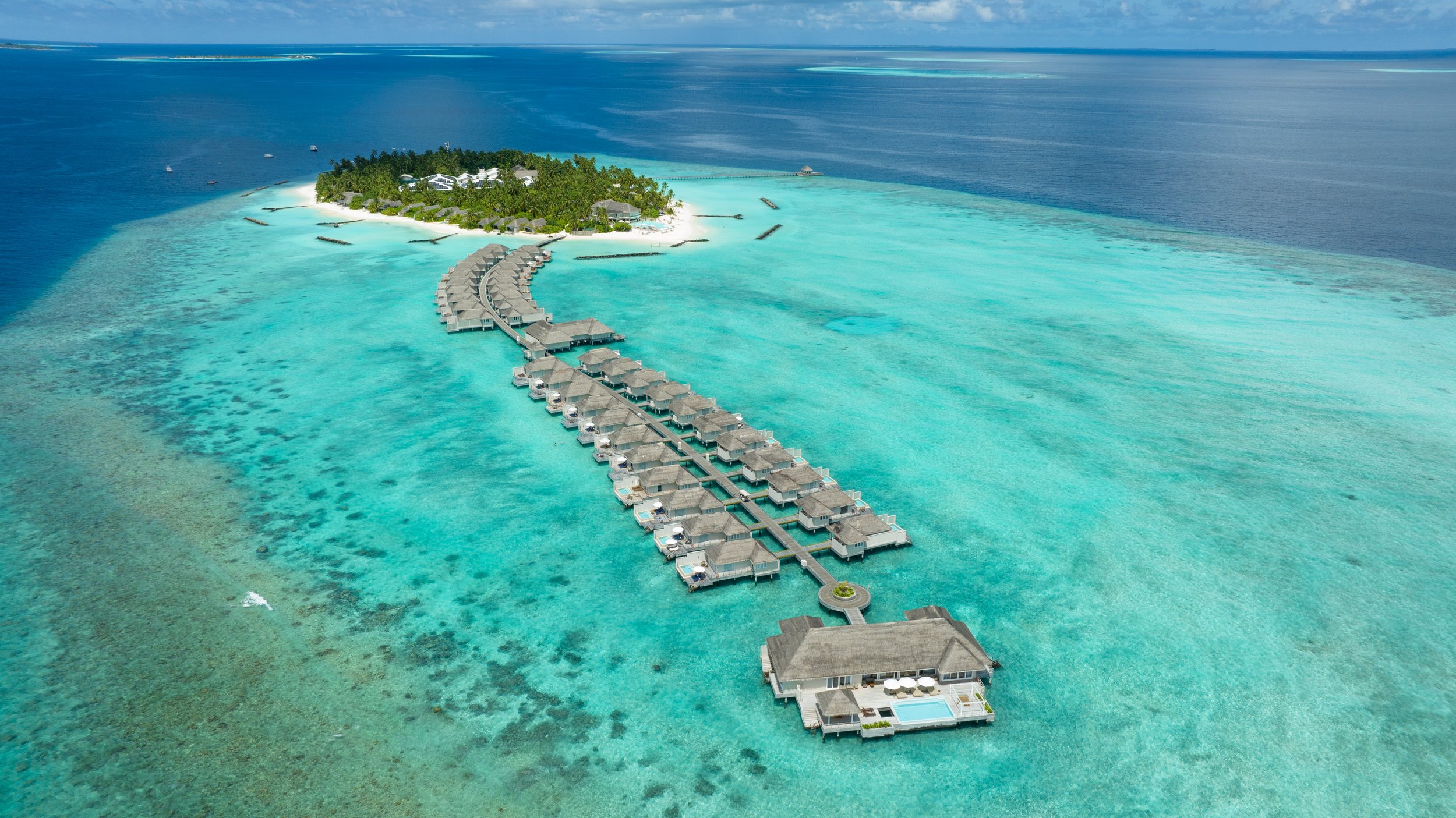 Aereal_watervillas_baglioni_Maldives.jpg