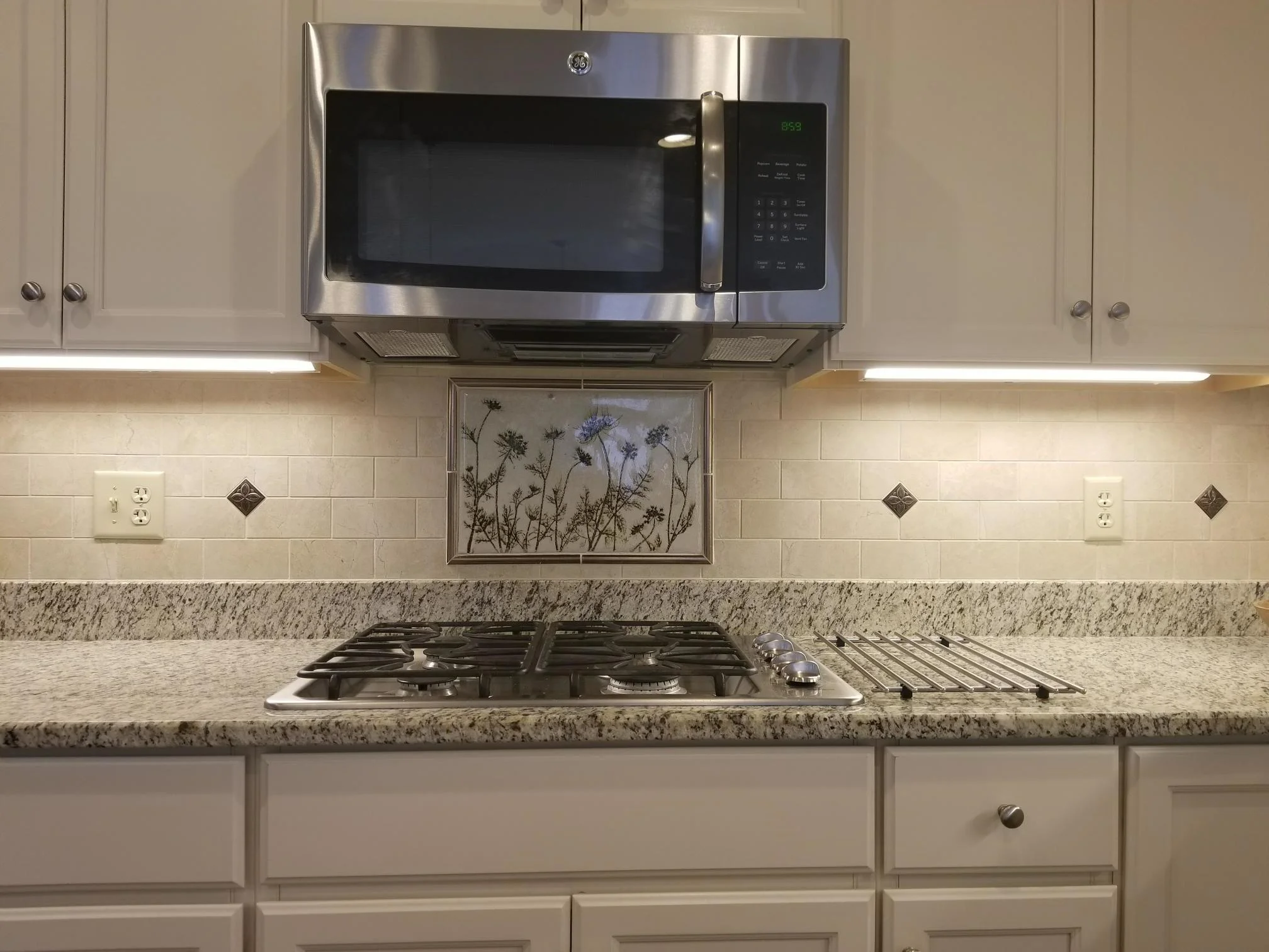 Queen ANNE CLEAR GLASS SPLASH 12X18.jpg