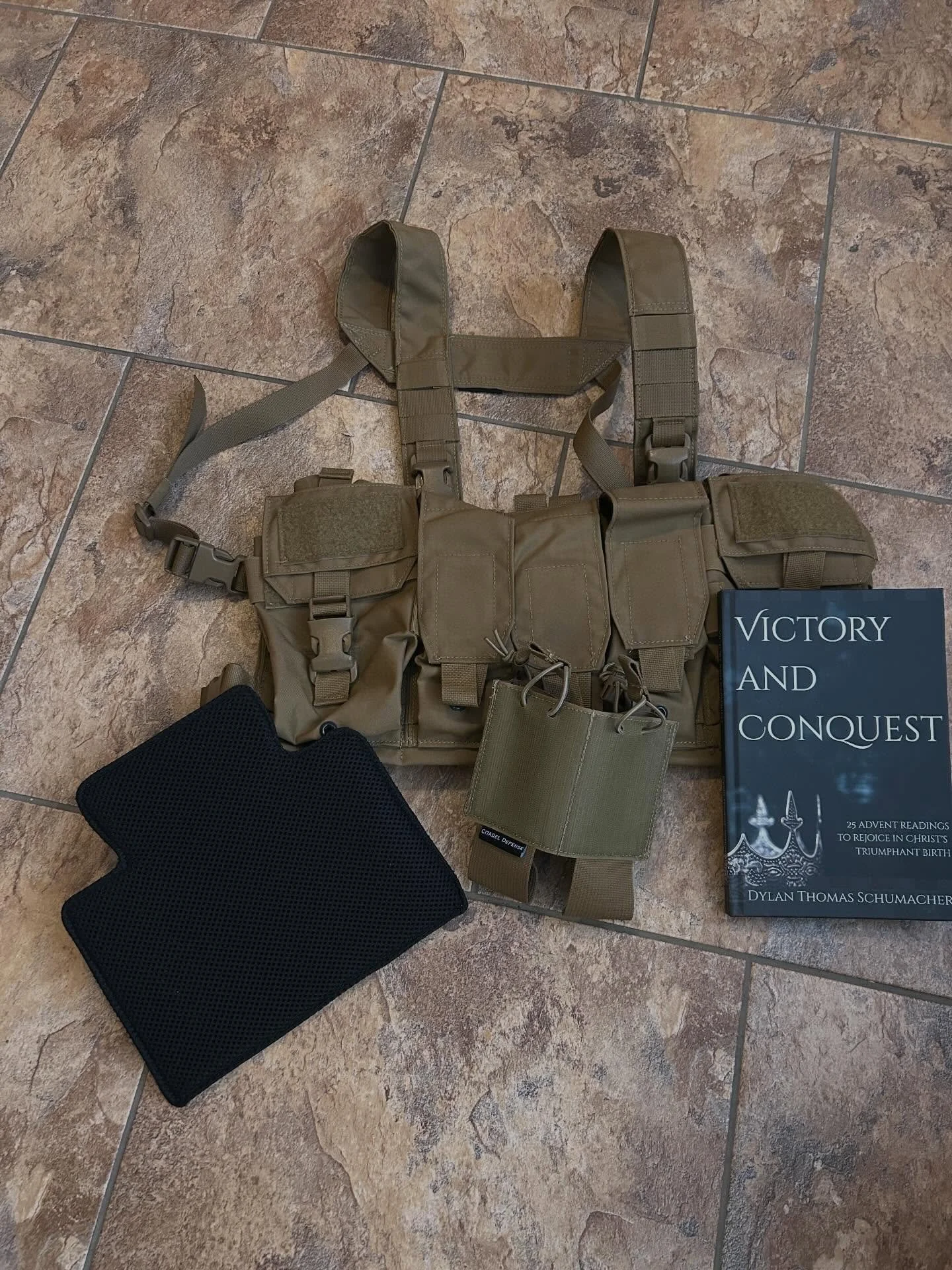 Outgoing order.

Coyote Spectres back in stock.

#chestrig #chestrigsetup #chestrigs #minuteman