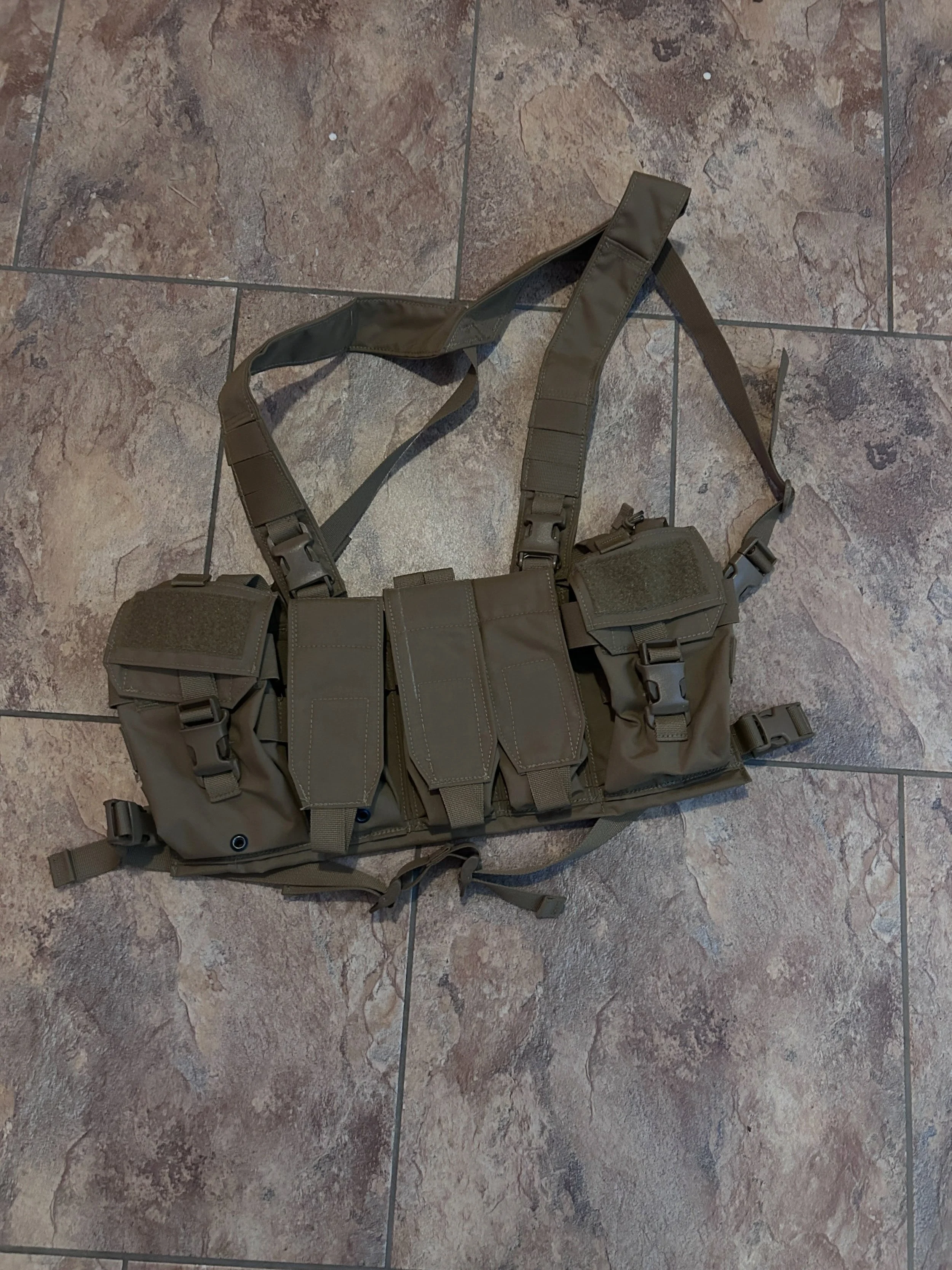 Coyote brown Spectre Chest rigs back in stock. 

Live on the website.