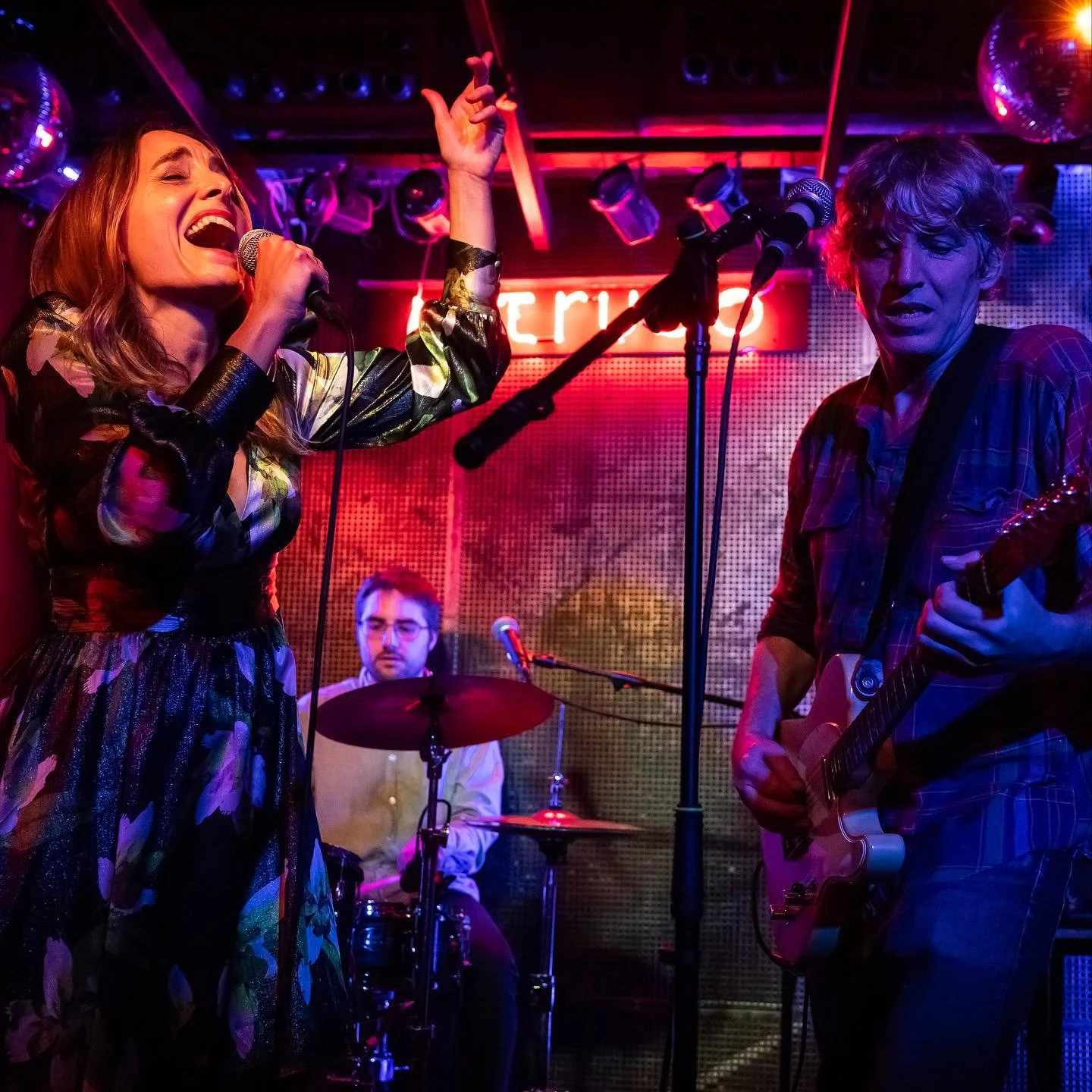 Hoy hace justo un mes celebr&eacute; mi cumple m&aacute;s especial con una fiesta musical con amigos, el BelenFest. Le ped&iacute; a Lorenzo el mejor regalo que pod&iacute;a so&ntilde;ar: crear una banda ef&iacute;mera que era un tributo a todas las 