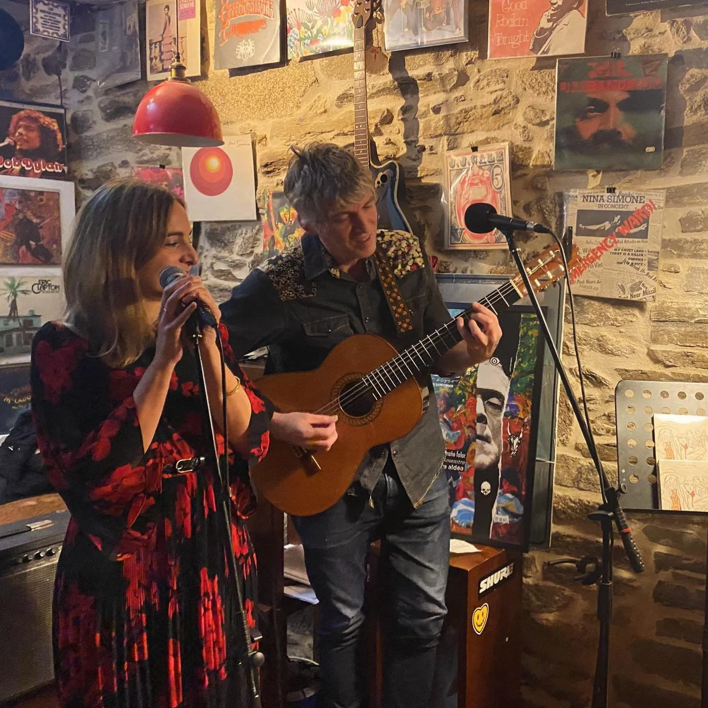 Tres d&iacute;as en Galicia cantando nuestras canciones por primera vez en estas tierras. Tres conciertos divertid&iacute;simos haciendo nuevos amigos y reencontr&aacute;ndonos con quienes ya lo eran, conectando con m&uacute;sicos y musiqueros de tod