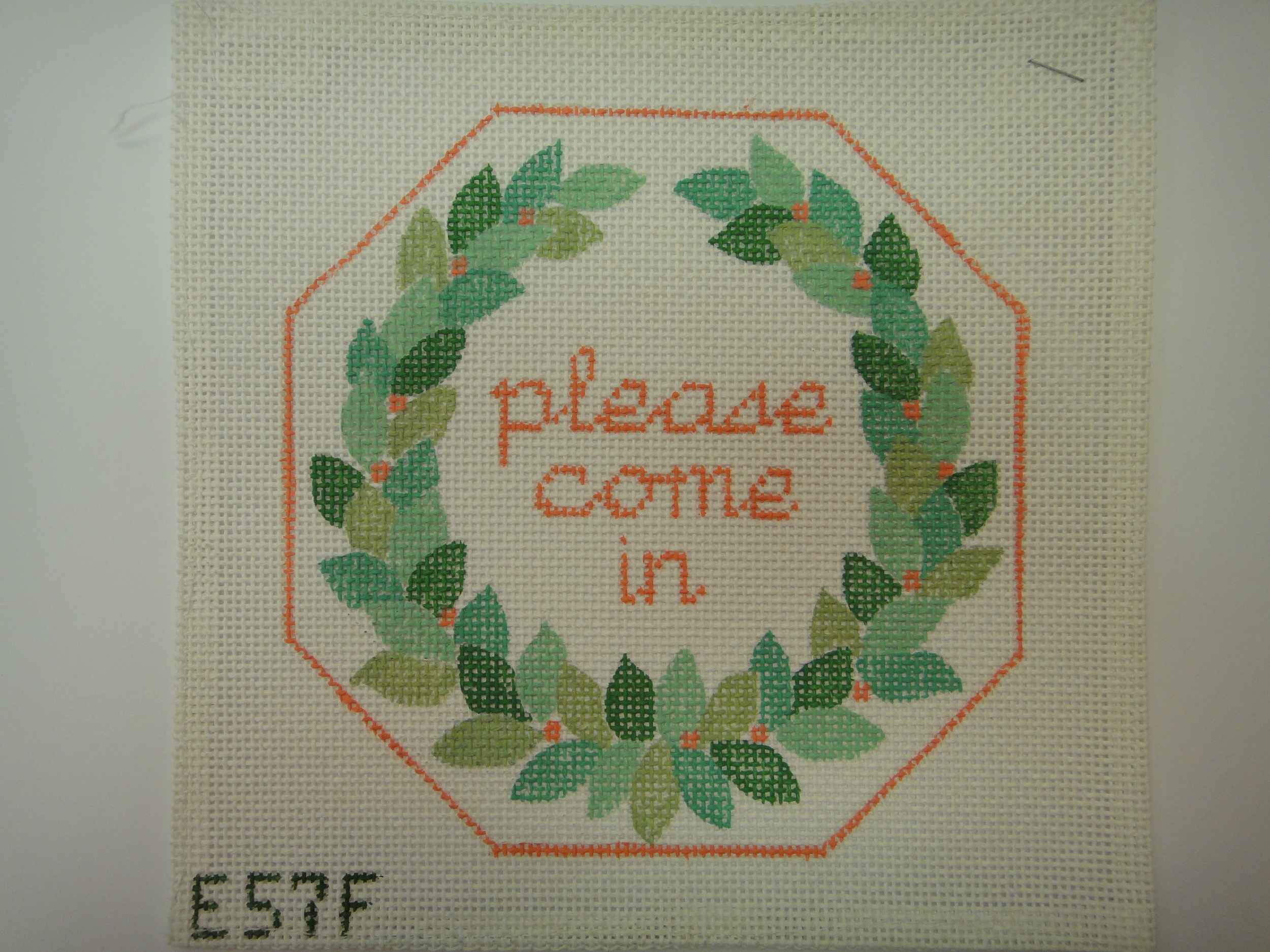 S30F Please Come In, Wreath (7x7)