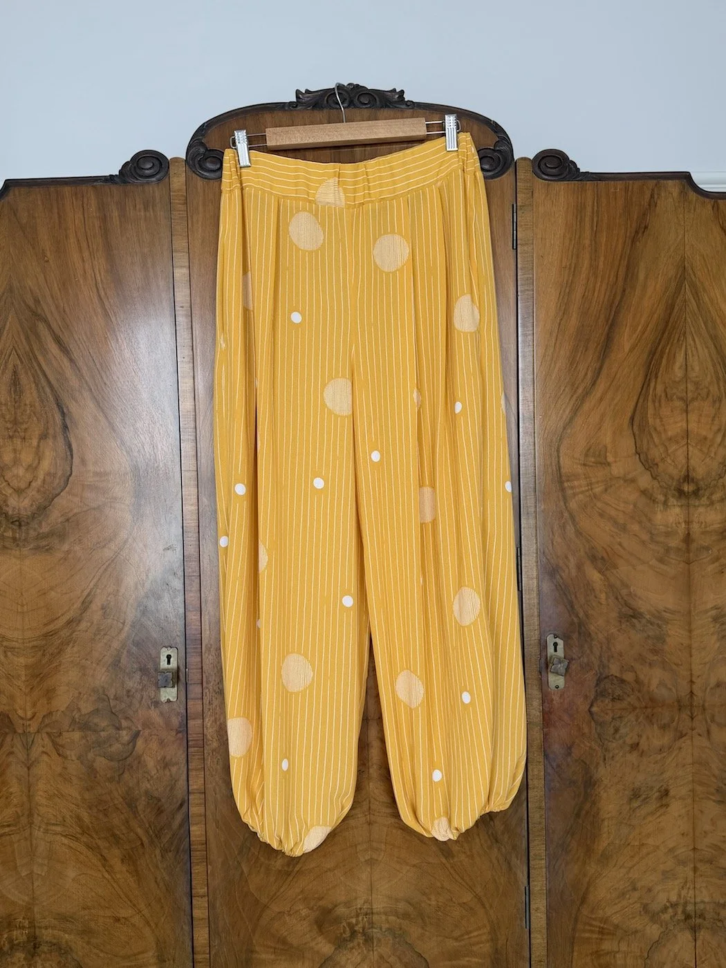 CHROMA3-yellow-ballon-pants1.JPG