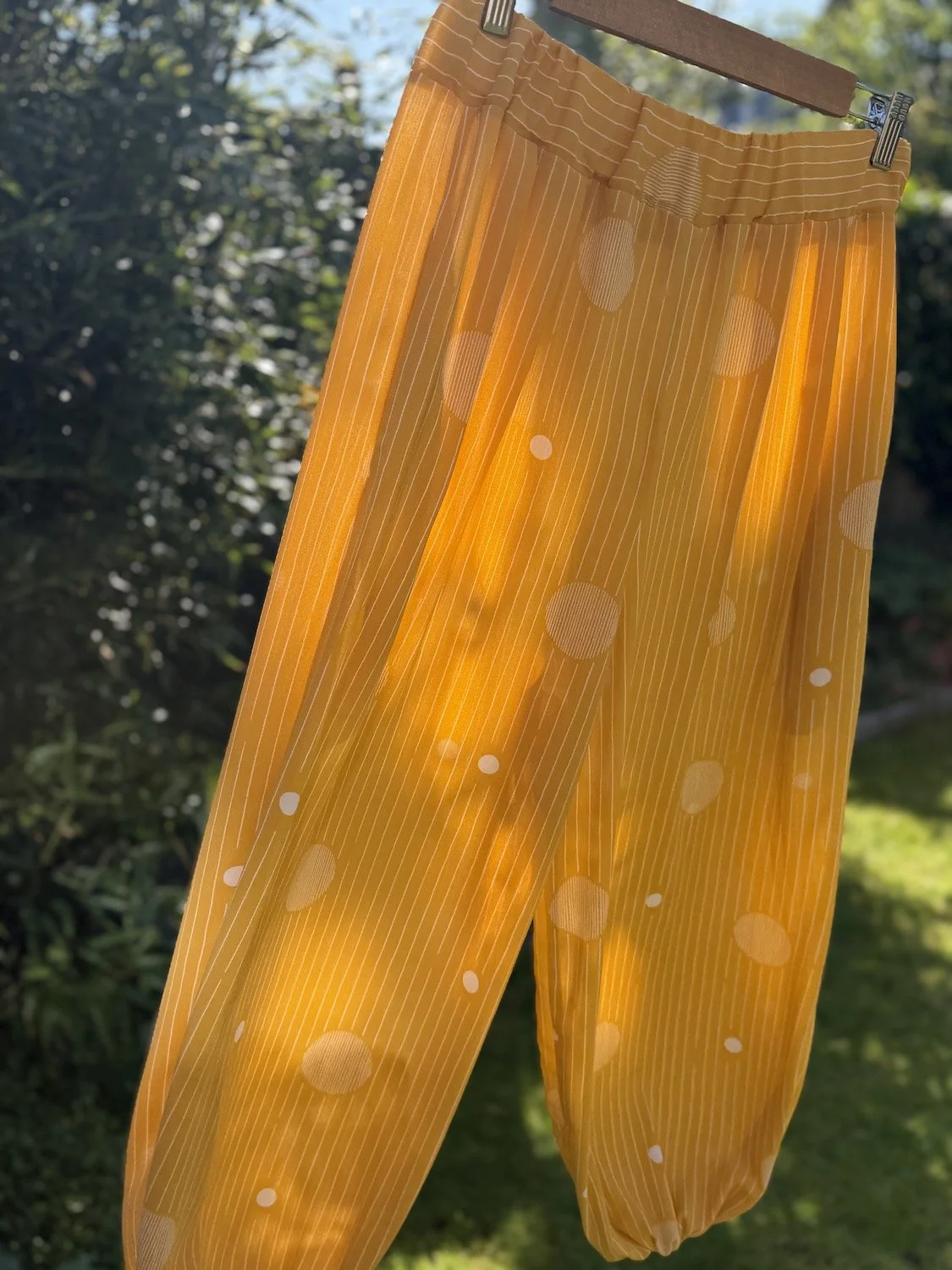 CHROMA3-yellow-ballon-pants3.jpg