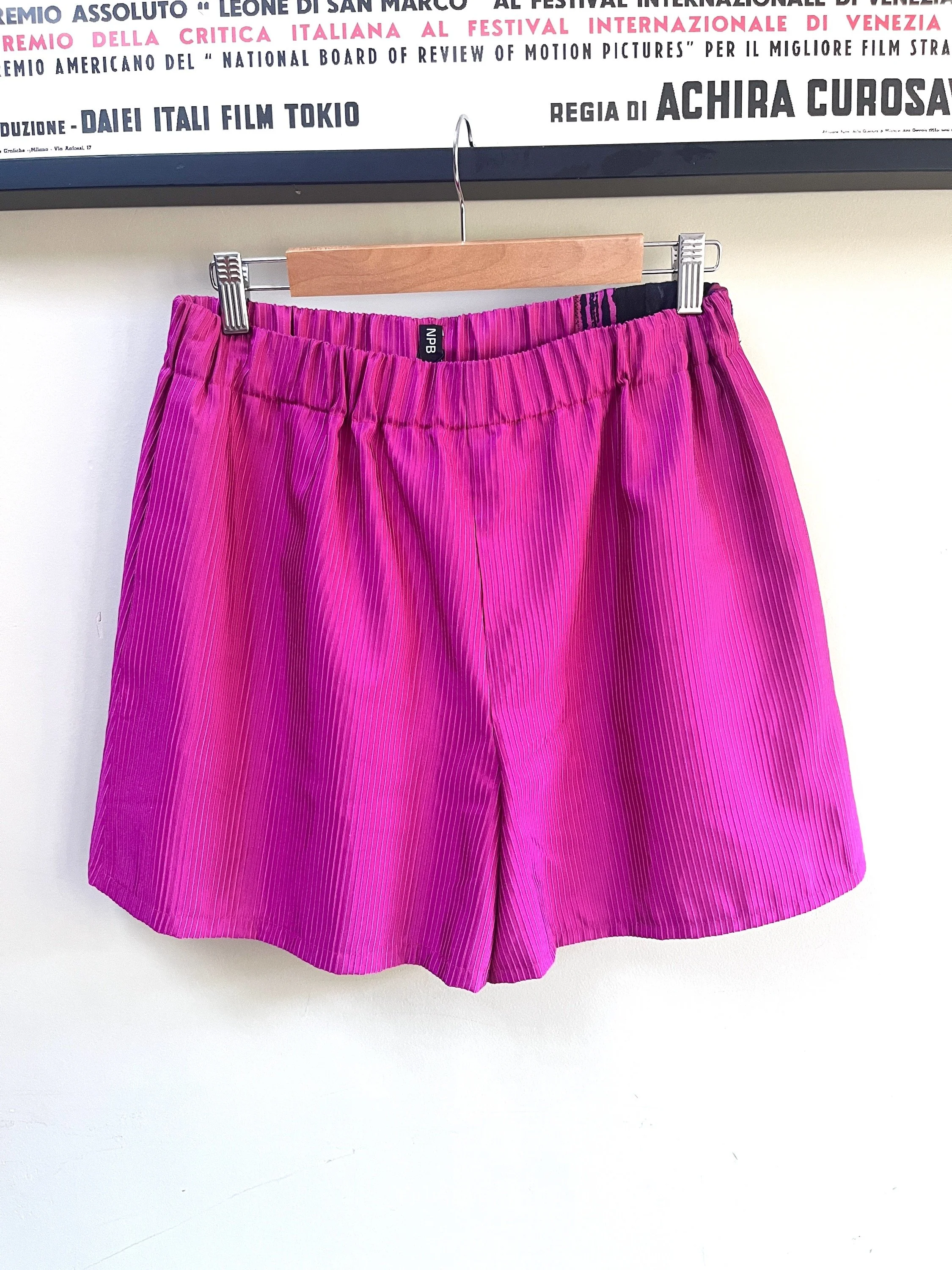 Sustainable fashion Week / Dressy fuchsia shorts