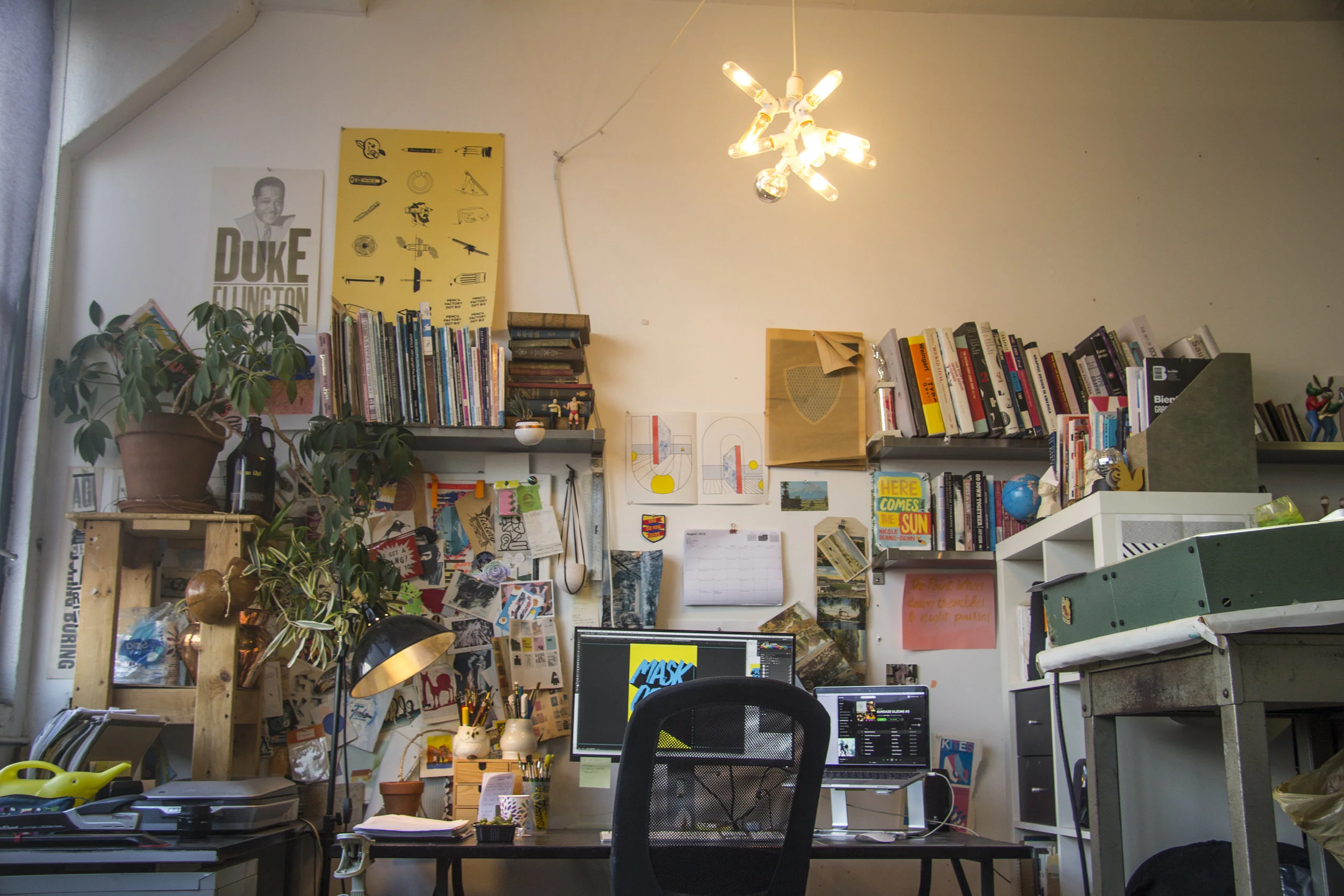 Desk1.jpg