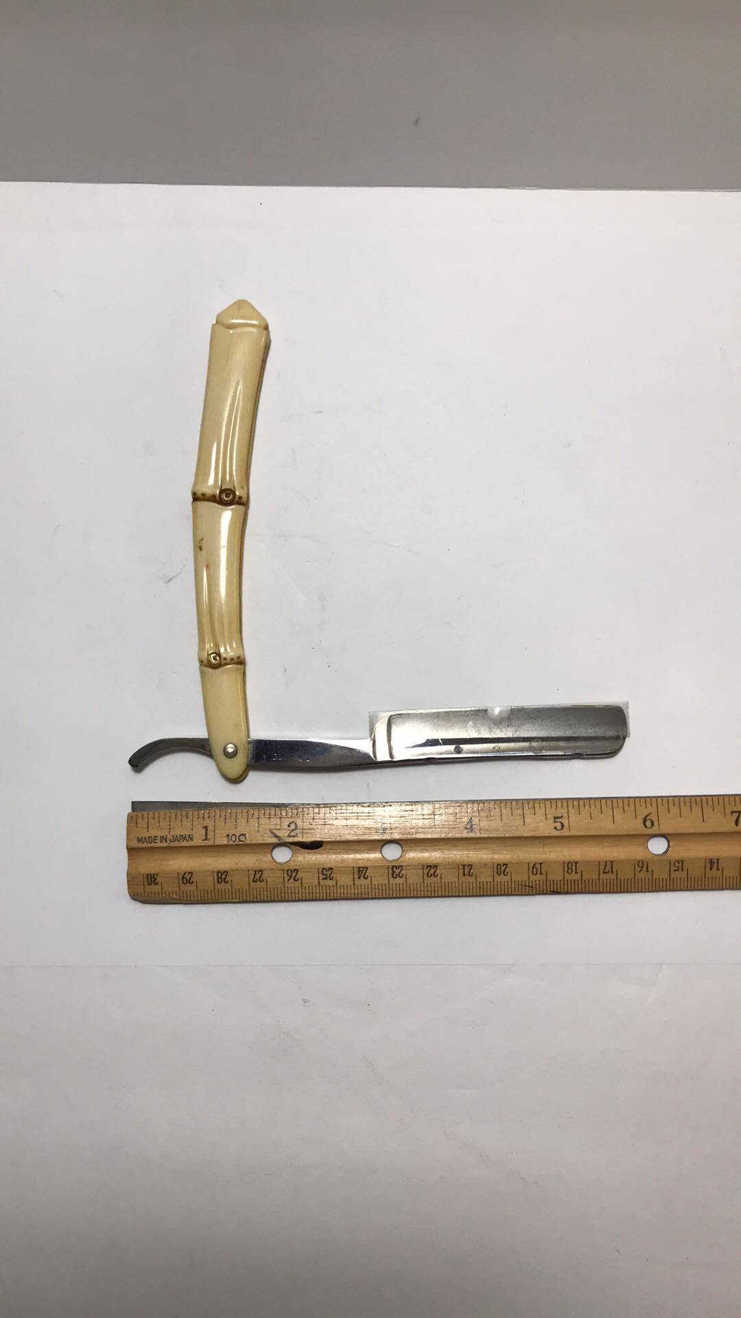 Celluloid Bamboo Razor 1.jpg