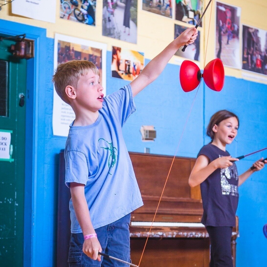 March Break Camp is just 1 week away ✨🥳
Join us 9-4pm Monday to Friday for jugging, tight-wire, aerial silks, trapeze, acrobatics hula hoop and so much more!🤹🎪
Visit our website, send us a dm, or email us for more information and to register today