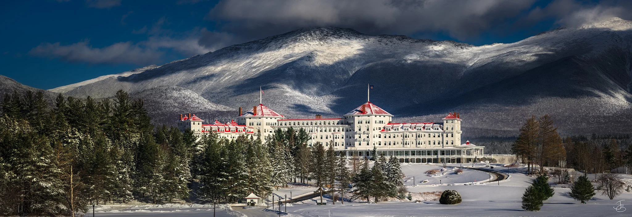 Mt-Washington-Hotel-Pano.jpg