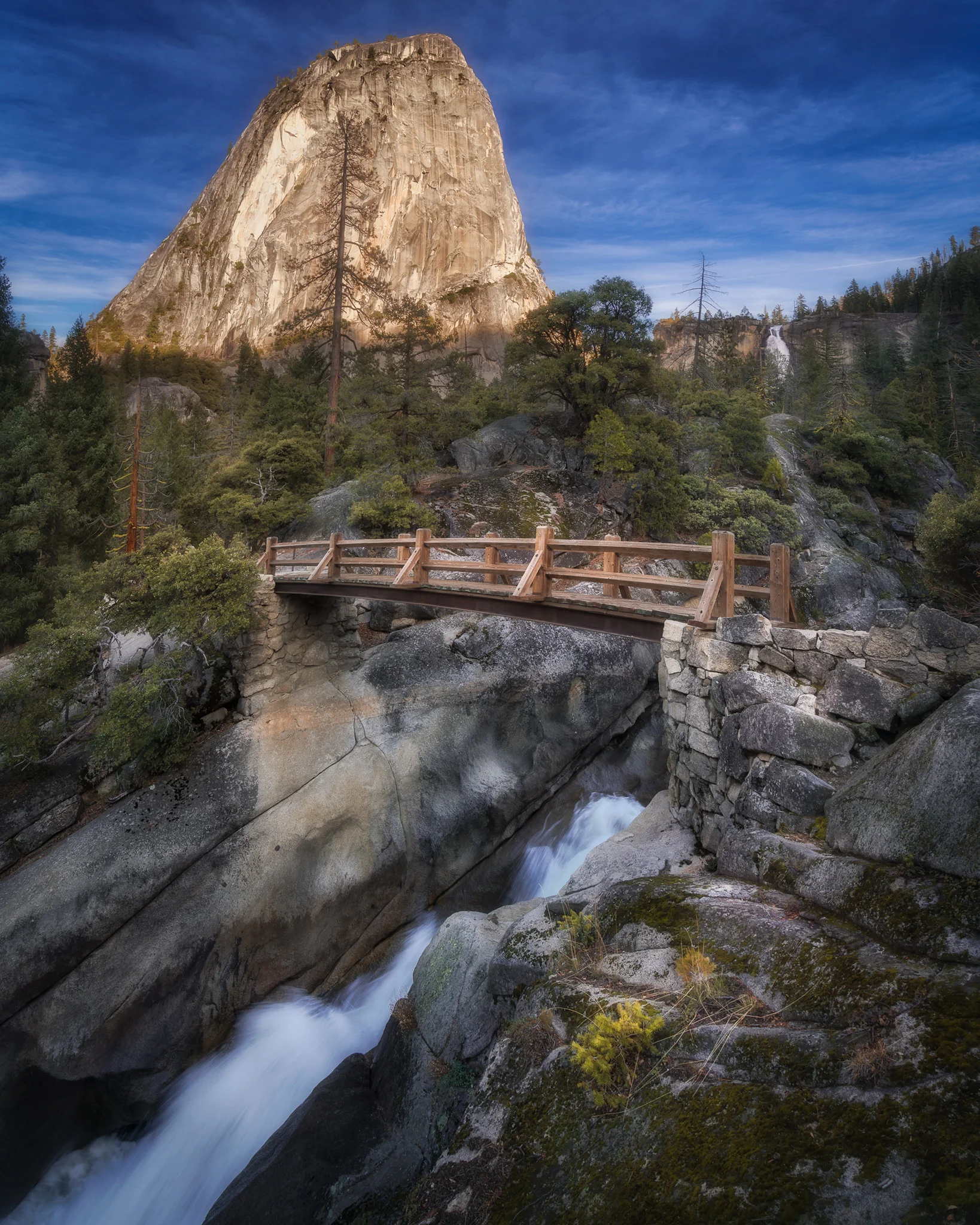 Yosemite-The-Mist-Trail.jpg