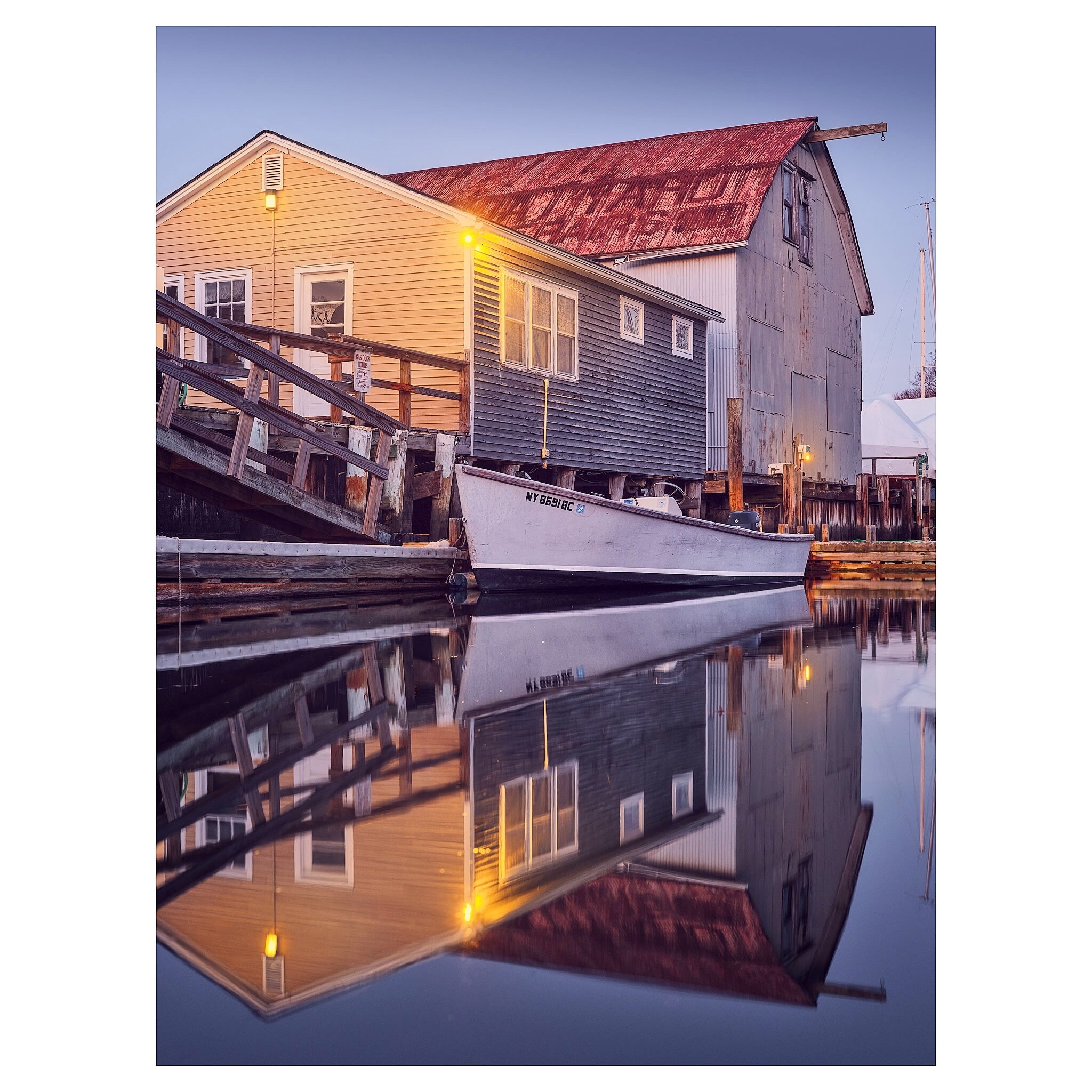 A quiet winter evening in New Suffolk 

@shagwongmarinas #northfork #northforkli #newsuffolk #cutchogue #peconicbay #longisland #marina #shipyard #longislandny #northforker #reflection #water_brilliance #raw_waters #coastal @coastal_living #exploreli