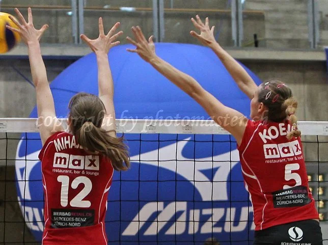 Gabi #5, blocking with Brankica Mihajlovic (SRB), Volero Zurich (SUI), 2010/2011