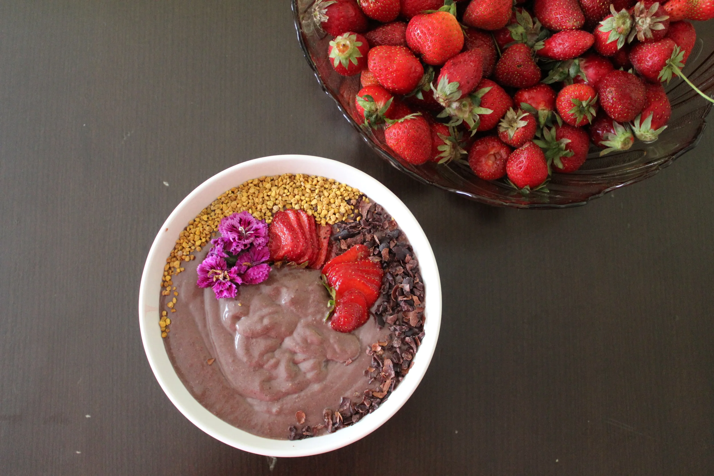 RECIPE: Strawberry Smoothie Bowl
