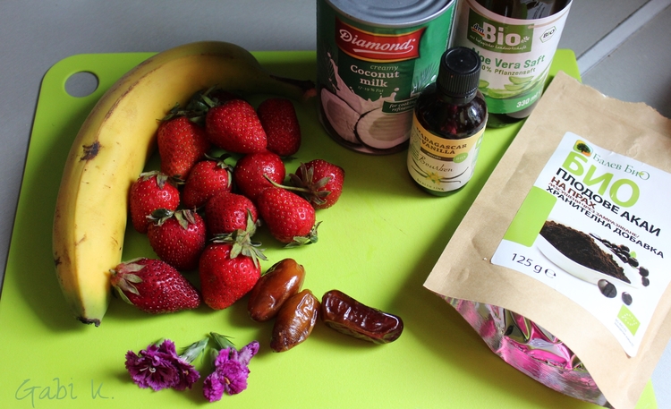 strbrrsmoothiebowl1.jpeg