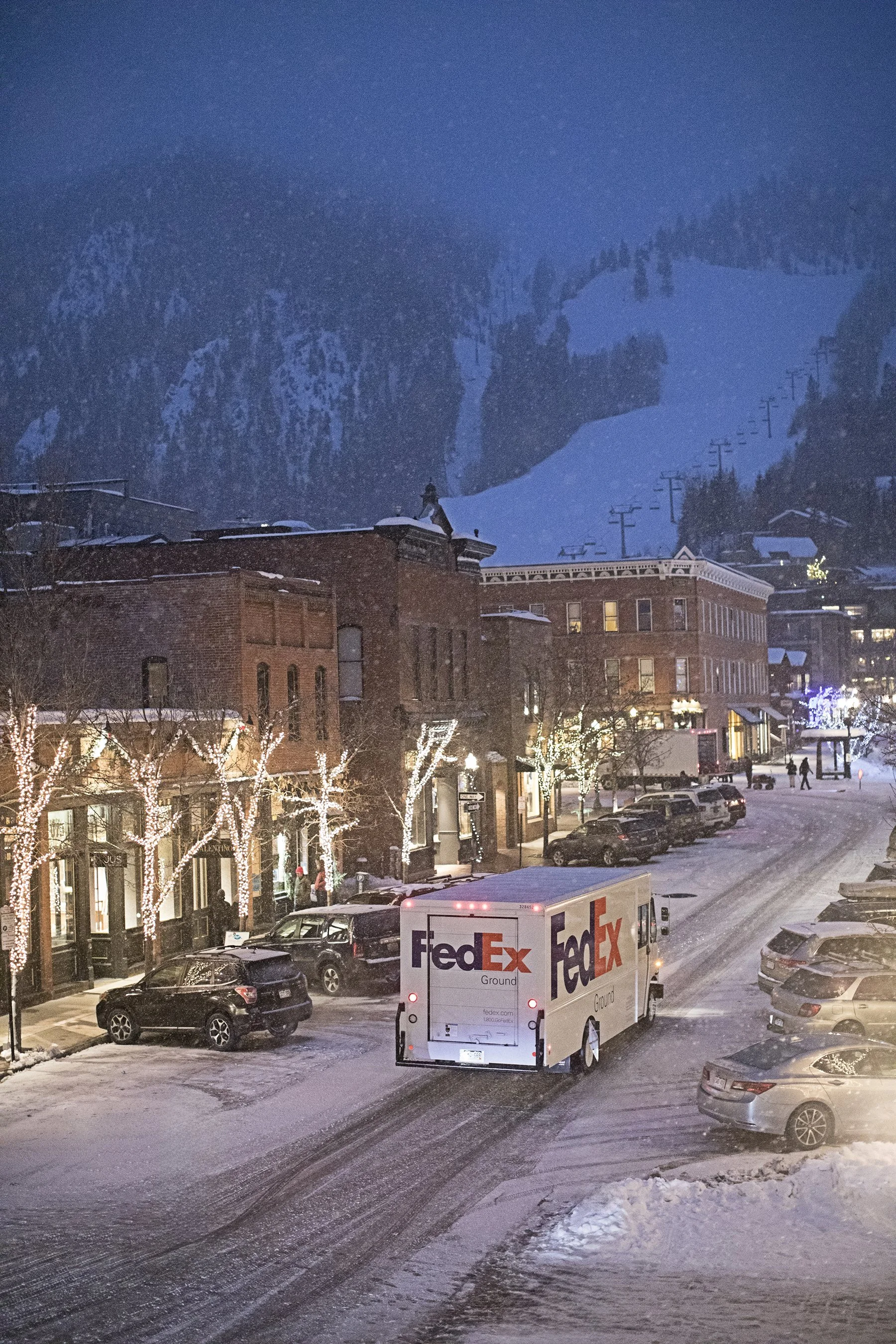 fedex_aspen_9145 copy.jpg