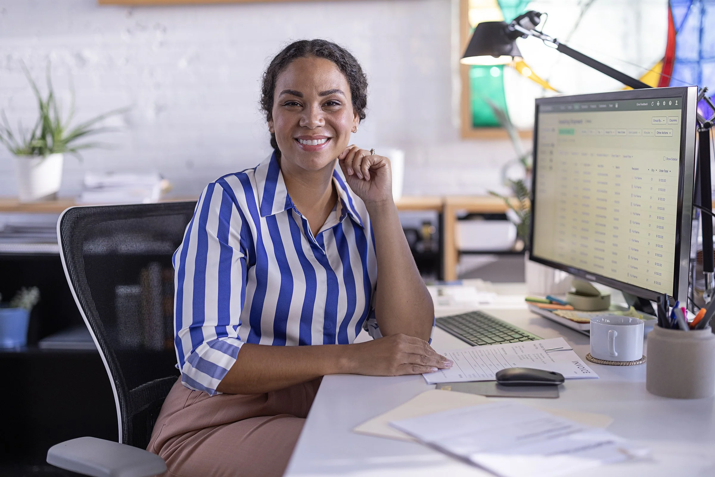 AUC005_MidSizedBiz Decision Maker_04618 copy 2.jpg