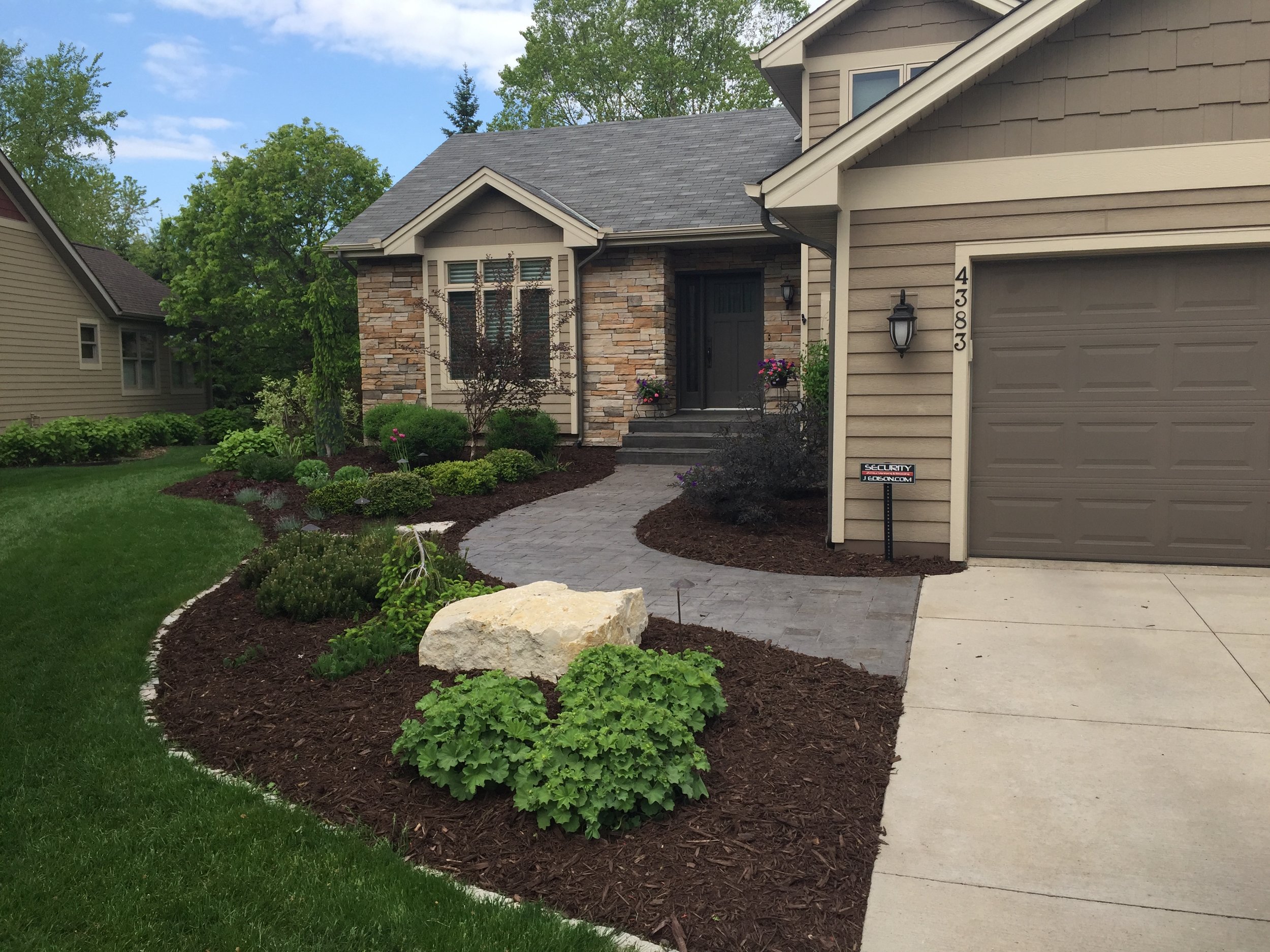 QUALITY SERVICE FOR ALL SEASONS   View Landscape  