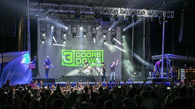 Throwback to our show with @3doorsdown last year