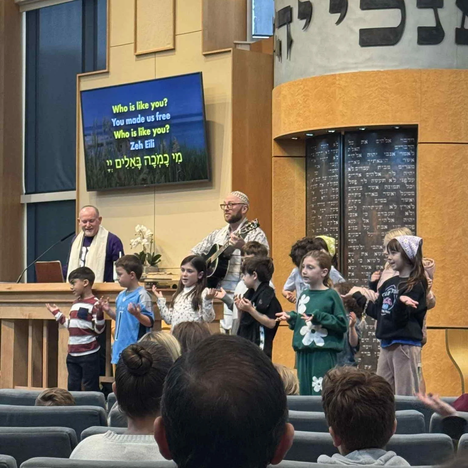 Smiles, song, and spirit! JLAB students led Mi Chamocha during family service this morning with Rabbi Flip and Cantor Josh!