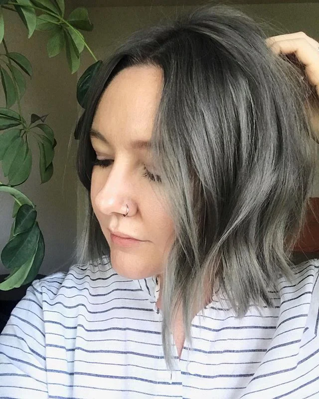 🖤🖤🖤
.
#grayhair #grayhairdontcare #smokeshow #kevinmurphy #colormebykm #lovekm #thesaltyblondeoldmarket #staysalty✌🏼
📸: @heather_hooton