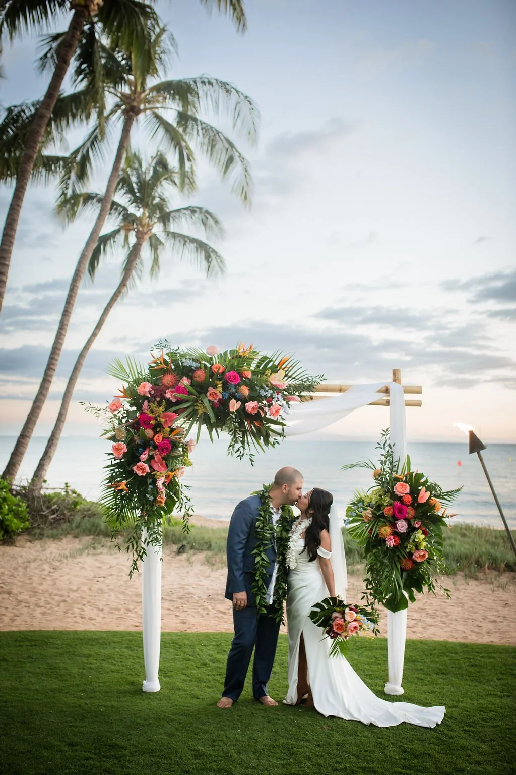 TSMauiWeddingSugarBeachbyJennMorsePhotography-9567.jpg