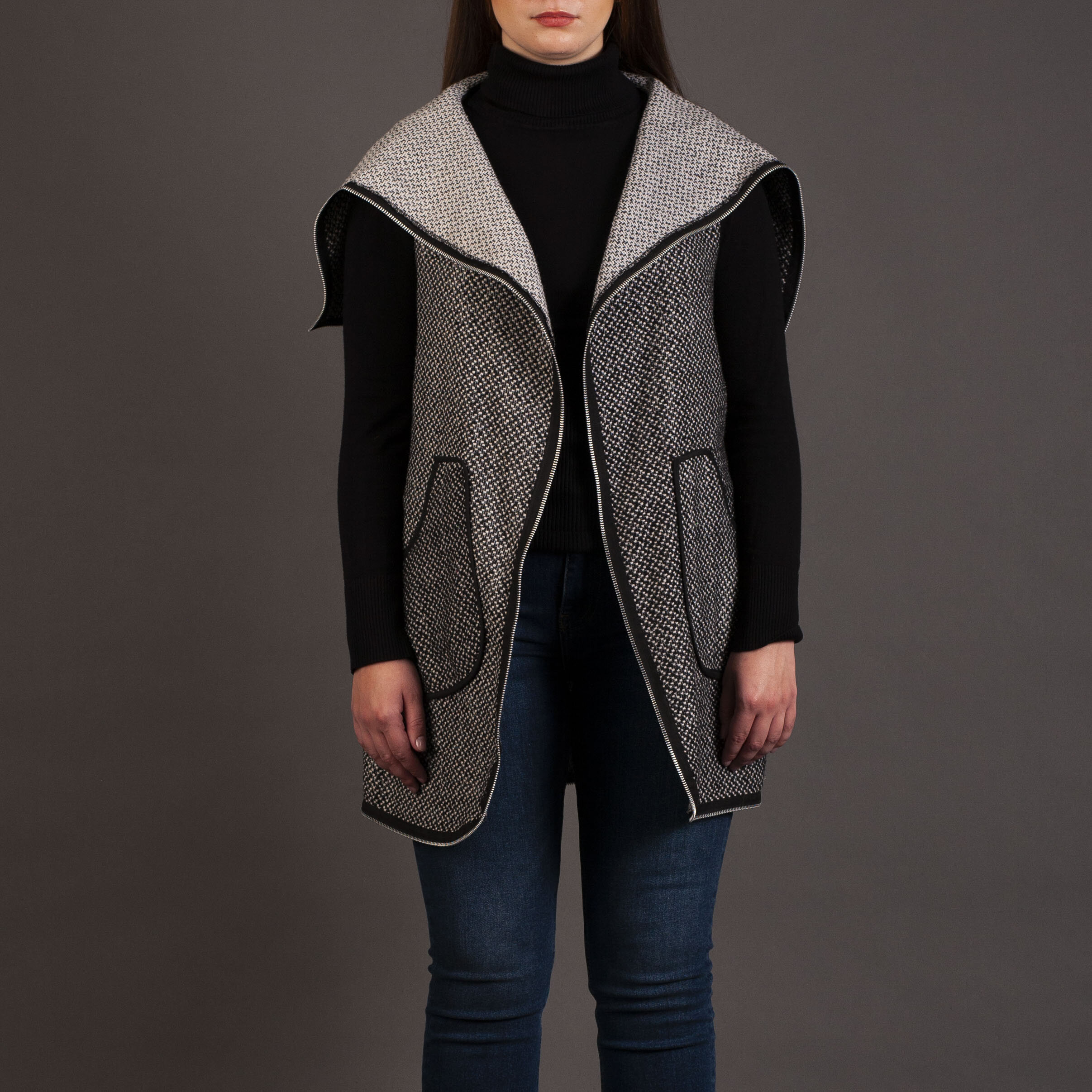 Reversible hoodie vest with two pockets (sb1526)