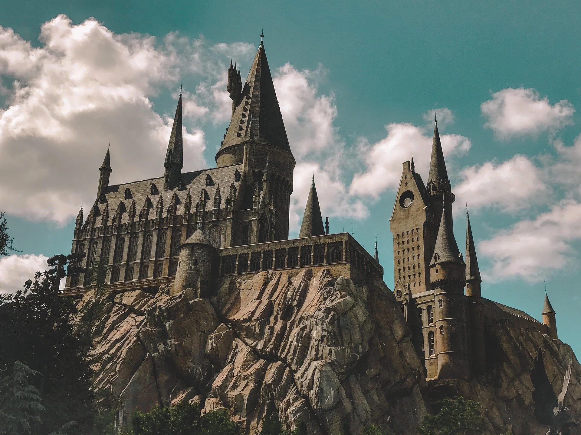 hogwarts-4843724_1920.jpg
