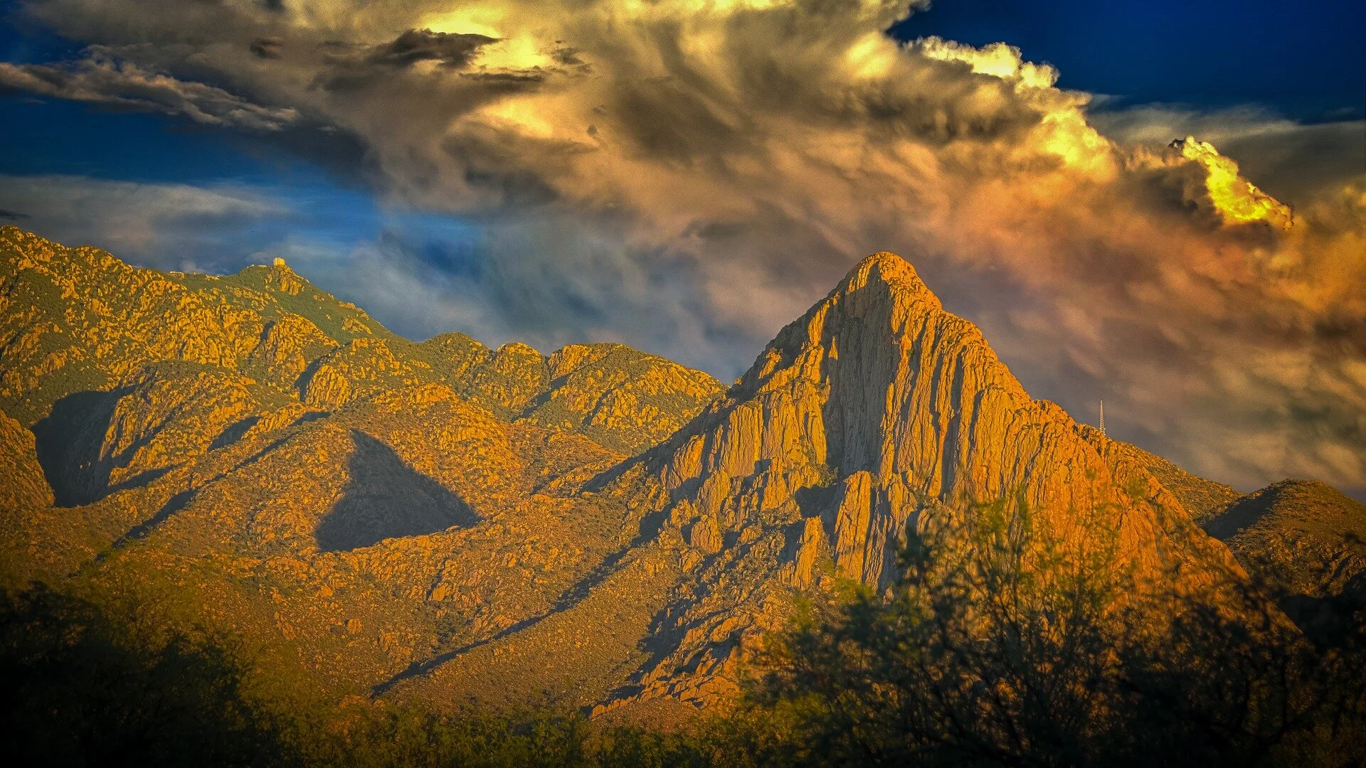 mountains-5597242_1920.jpg