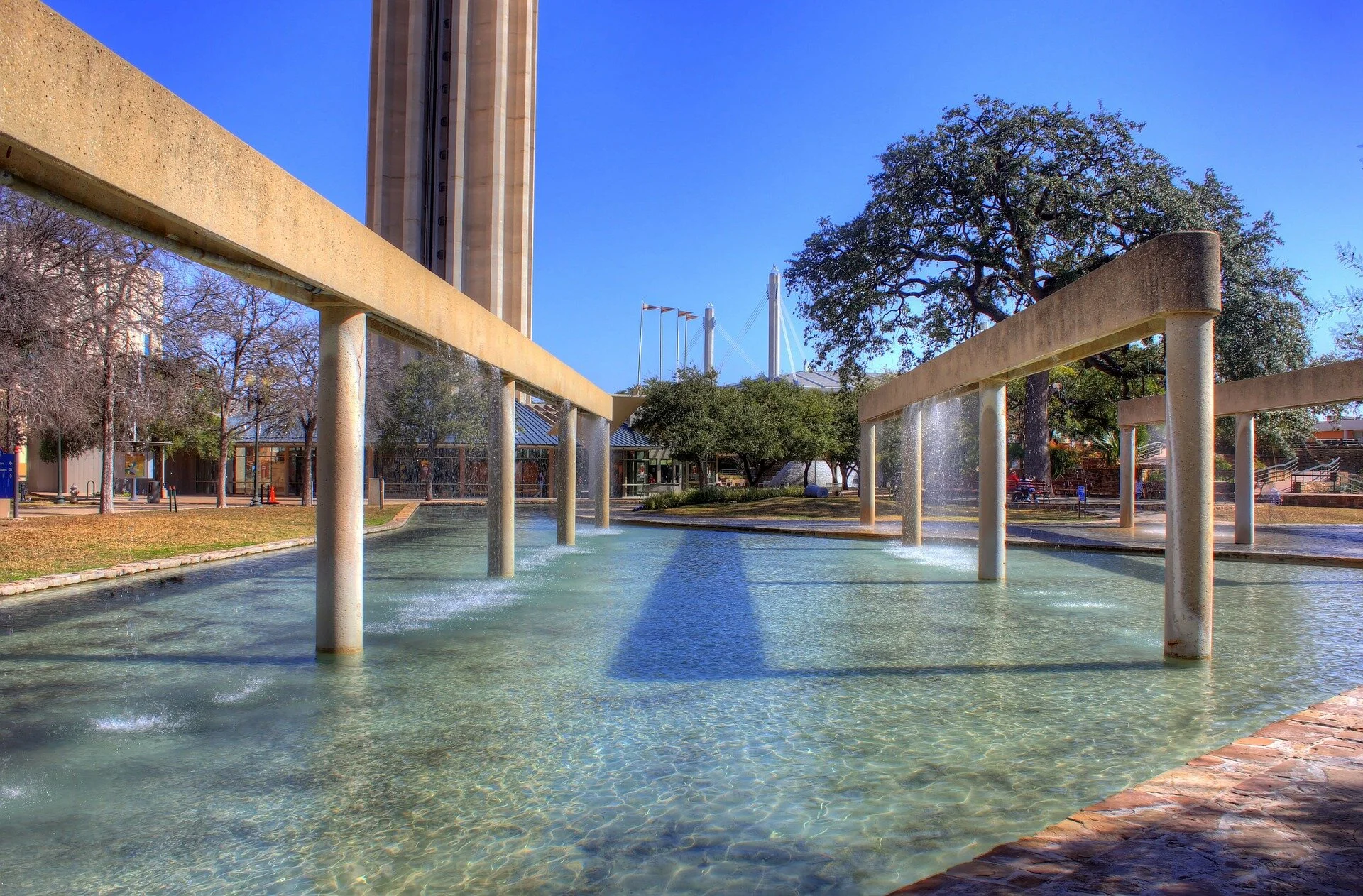 water-fountain-347421_1920.jpg