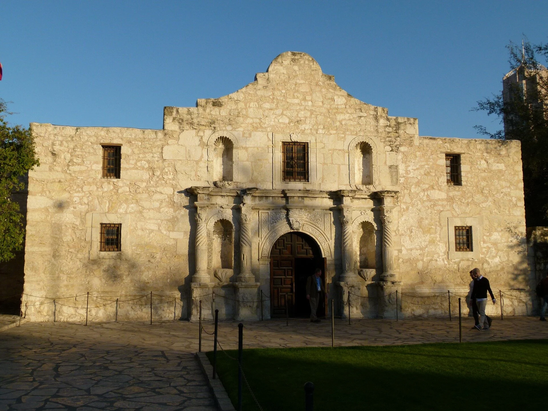 the-alamo-1644473_1920.jpg
