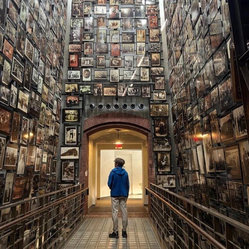 Handler Log: Week 16

Last week was a significant undertaking for our team, with 34 buses deployed across the Southeast and Mid-Atlantic. Our Handlers managed a wide variety of itineraries, focusing on the heavy lifting of logistics so group leaders 