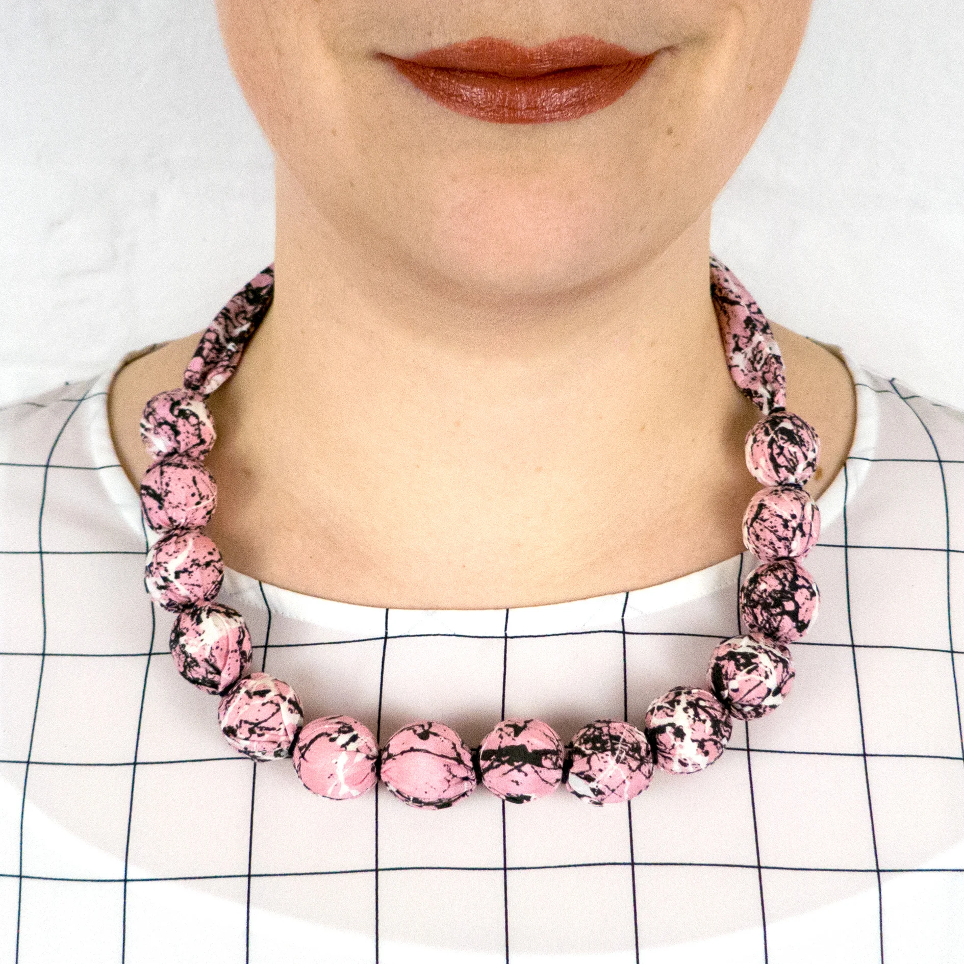 albaquirky_fabric_bead_neacklace_white_candyj01.jpg