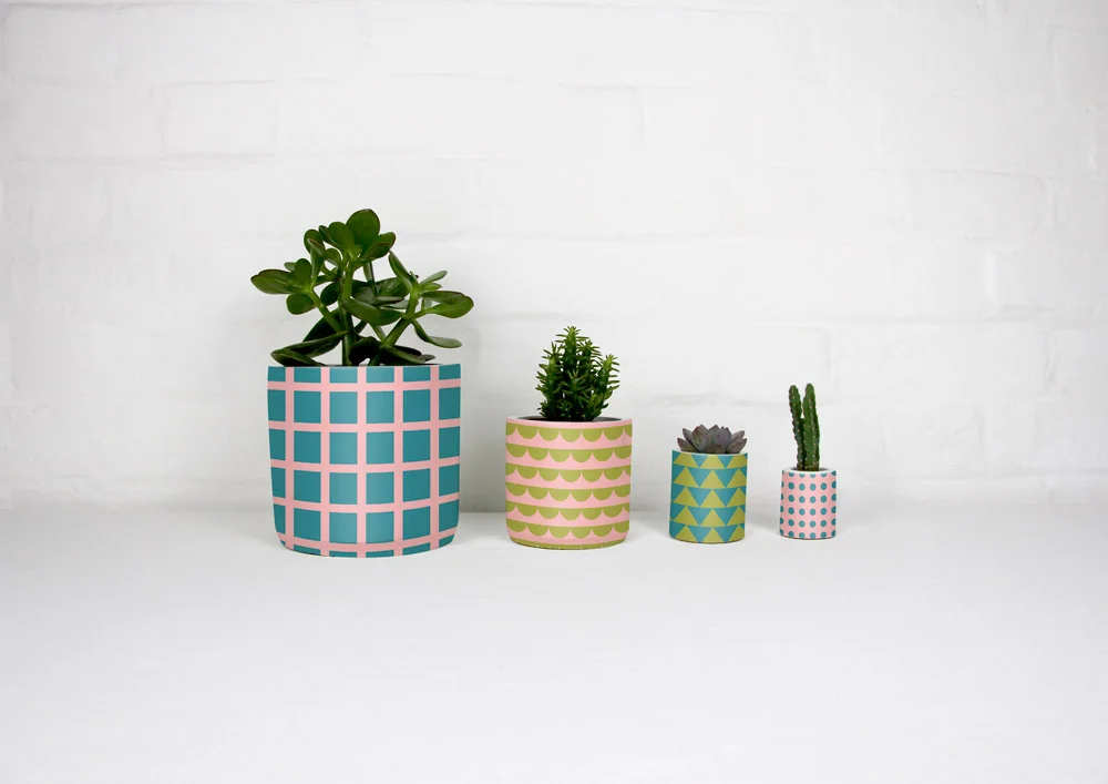 4_cement_pots_editable_tablecloth_02.jpg