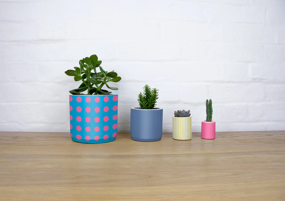 4_cement_planters_wooden_ground_03.jpg