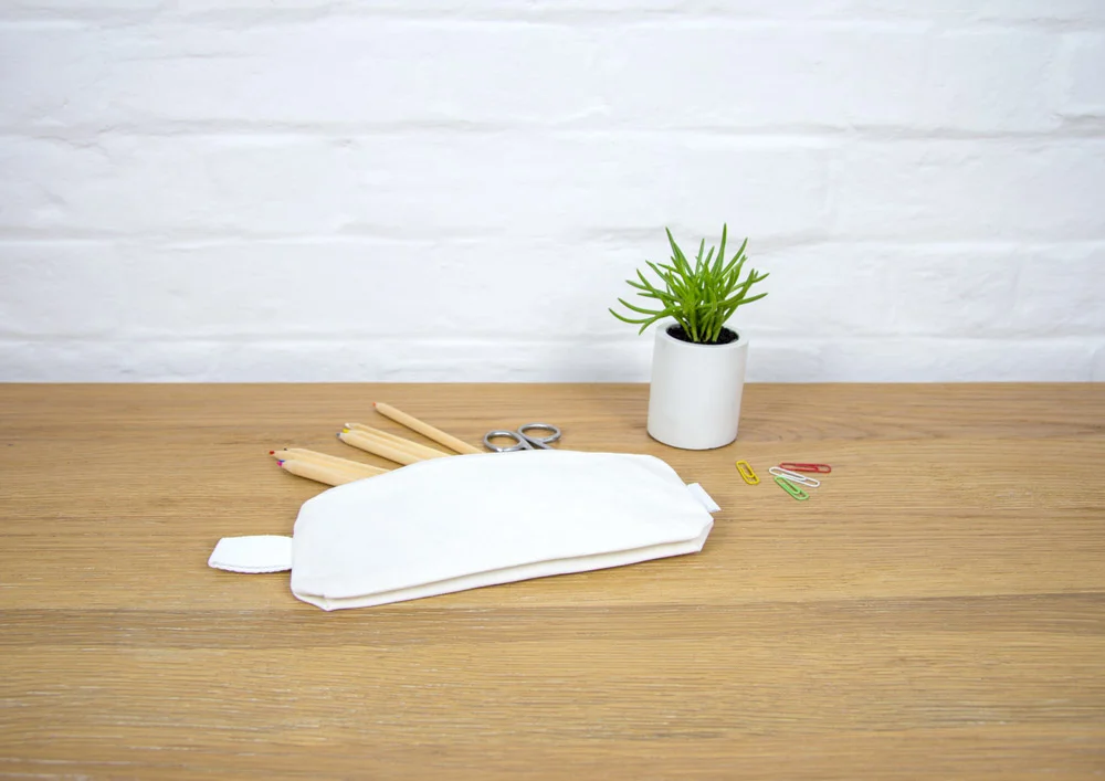 pencil_case_mockup_02.jpg