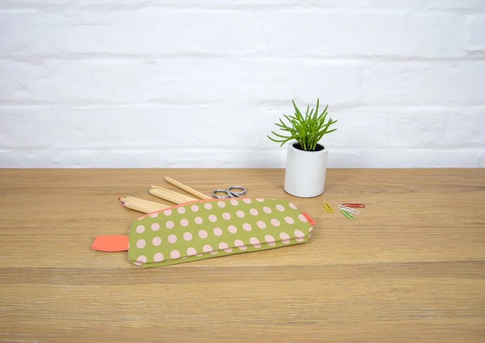 pencil_case_mockup_01.jpg