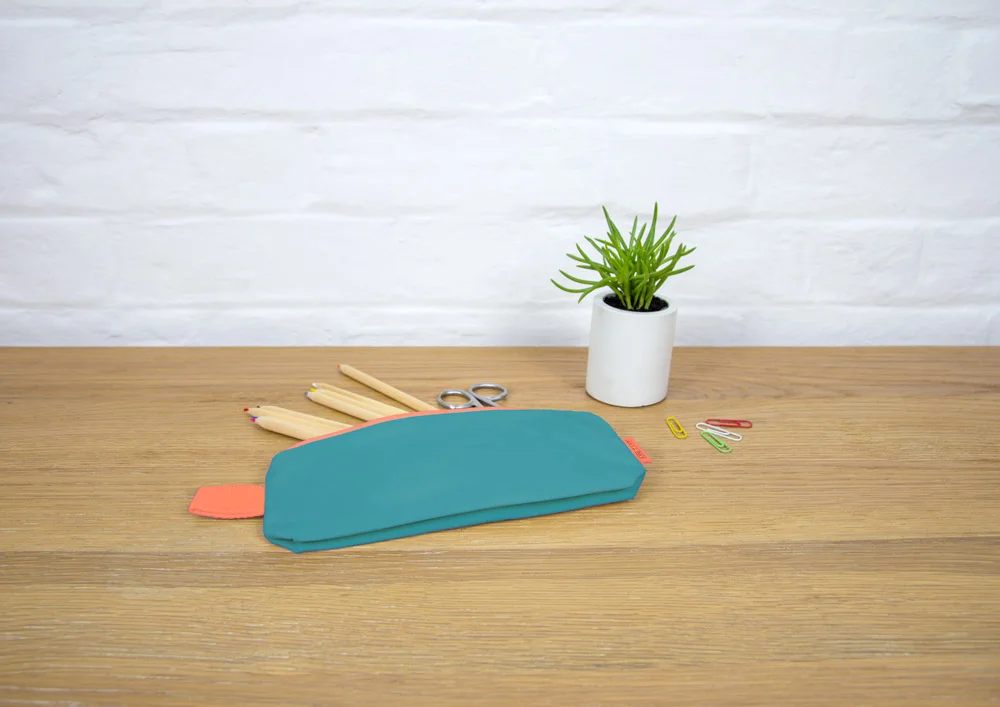pencil_case_mockup_03.jpg