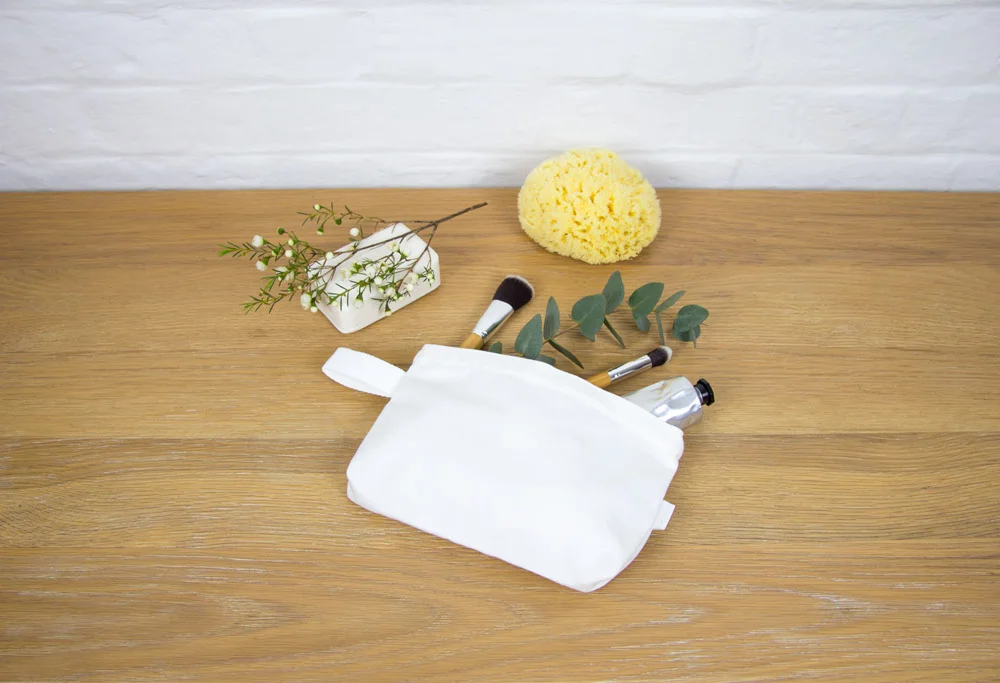 Toiletries_bag_mockup_02.jpg