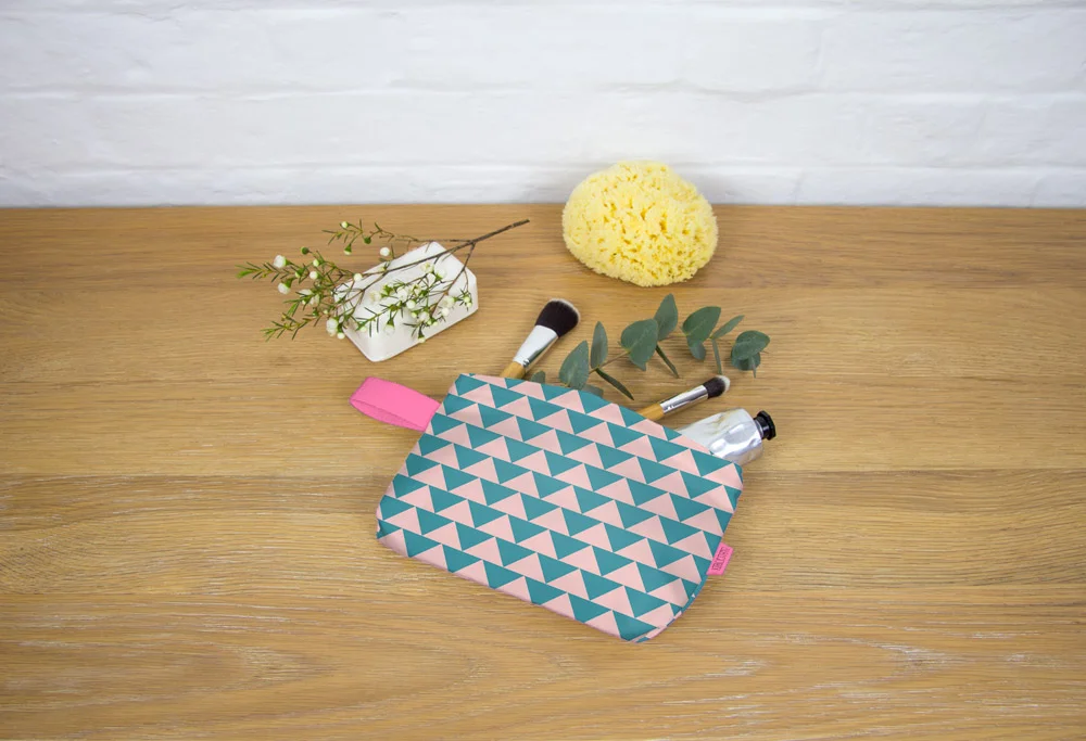 Toiletries_bag_mockup_01.jpg