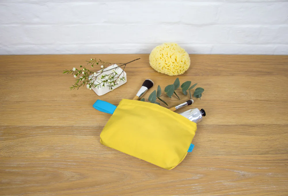 Toiletries_bag_mockup_03.jpg