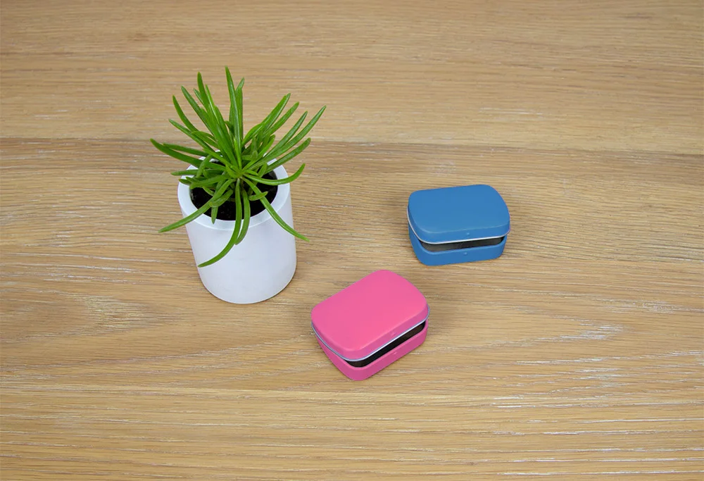 2_tins_with_plant_04.jpg